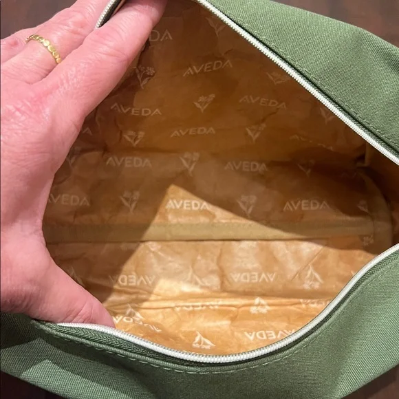 NWT Aveda accessory bag💚 - Picture 10 of 11